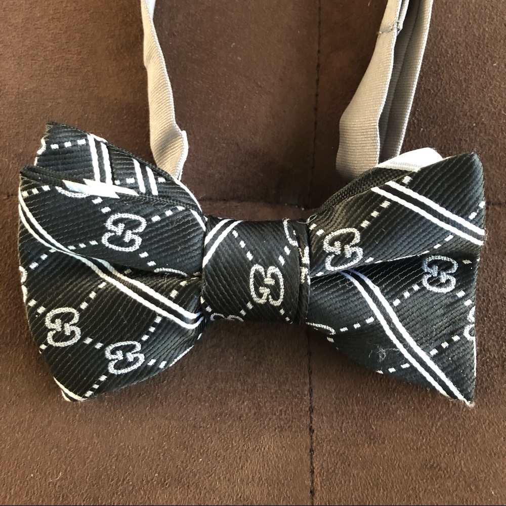 Unique butterfly pre-tied bowtie!
